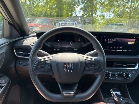 Used 2025 Buick Envista Preferred FWD image 19