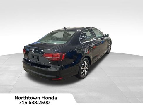 Used 2017 Volkswagen Jetta SE image 9