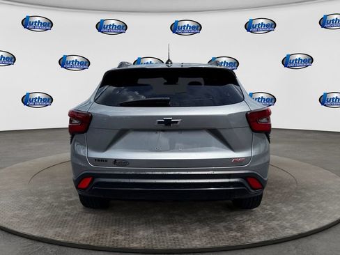 Used 2024 Chevrolet Trax RS w/ Sunroof Package FWD image 4