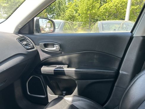 Used 2019 Jeep Compass Latitude AWD/4WD image 13