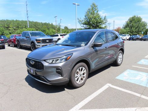 Used 2024 Ford Escape Active AWD/4WD image 3