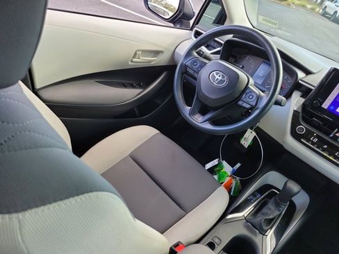 Used 2023 Toyota Corolla LE image 3