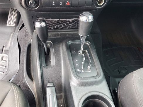 Used 2018 Jeep Wrangler Unlimited Sport S image 24