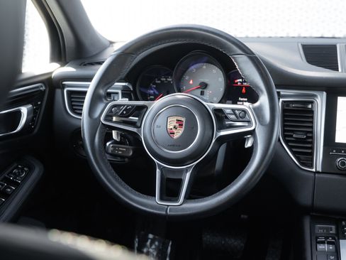 Used 2018 Porsche Macan S image 8