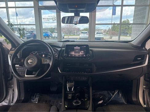 Used 2024 Nissan Rogue SV image 17