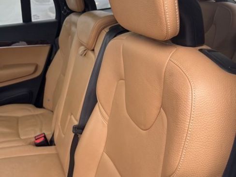 Used 2016 Volvo XC90 T6 Momentum image 10