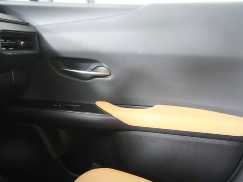 Used 2025 Lexus UX 300h FWD image 29