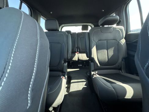 New 2025 Jeep Grand Cherokee L Laredo image 13
