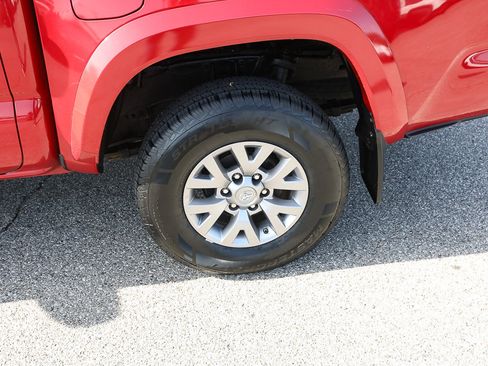 Used 2019 Toyota Tacoma SR5 AWD/4WD image 4