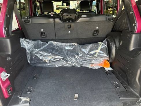 Used 2022 Jeep Wrangler Unlimited Rubicon w/ Steel Bumper Group AWD/4WD image 12