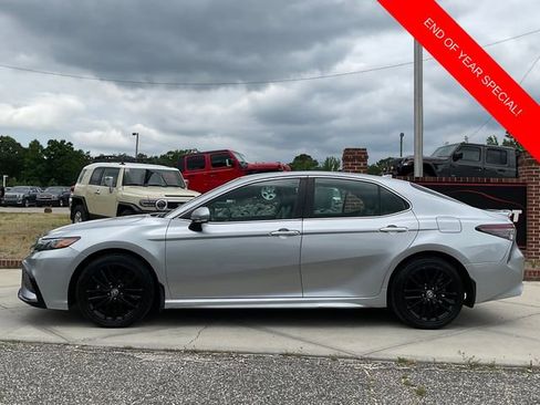 Used 2022 Toyota Camry SE image 4