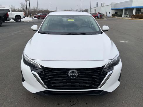 Used 2024 Nissan Sentra SV image 3