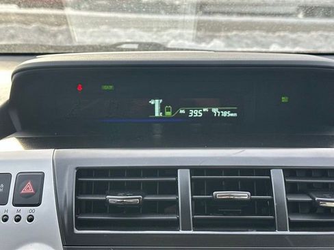 Used 2014 Toyota Prius V Five image 20