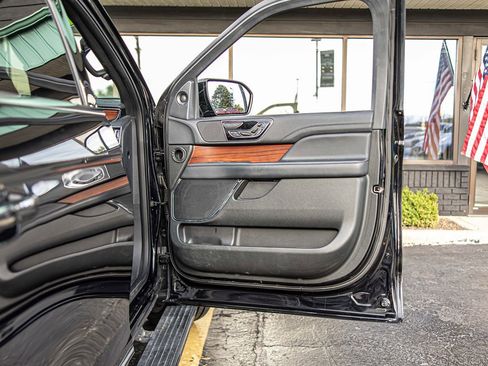Used 2023 Lincoln Navigator Reserve AWD/4WD image 42