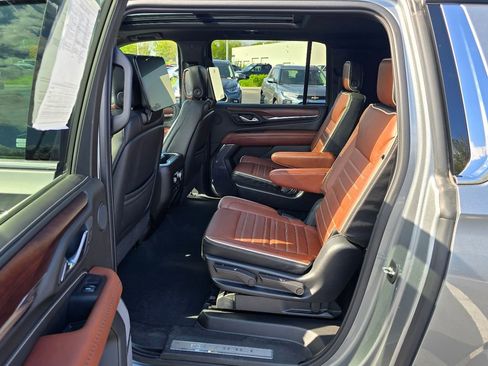 Certified 2023 GMC Yukon XL Denali Ultimate w/ LPO, Floor Liner Package AWD/4WD image 30