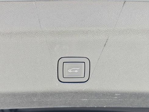 Used 2025 GMC Yukon AT4 AWD/4WD image 17