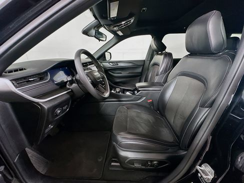 Used 2023 Jeep Grand Cherokee L Laredo AWD/4WD image 13