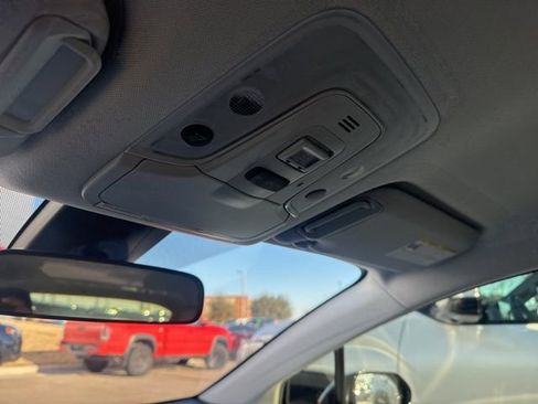 Used 2020 Toyota Prius L Eco image 12