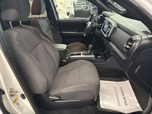 Used 2016 Toyota Tacoma TRD Sport image 26