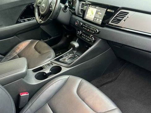 Used 2018 Kia Niro EX Premium image 13
