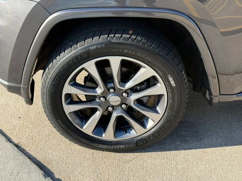 Used 2017 Jeep Grand Cherokee Overland image 50