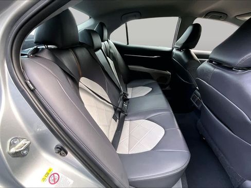 Certified 2018 Toyota Camry XLE FWD image 18