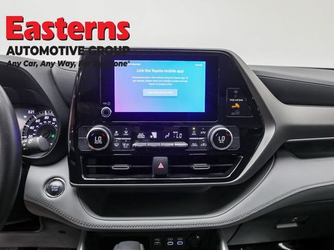 Used 2023 Toyota Highlander L image 11