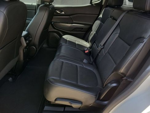 Used 2023 GMC Acadia SLT FWD image 25