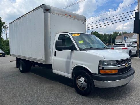 Used 2016 Chevrolet Express 3500 Extended RWD image 4
