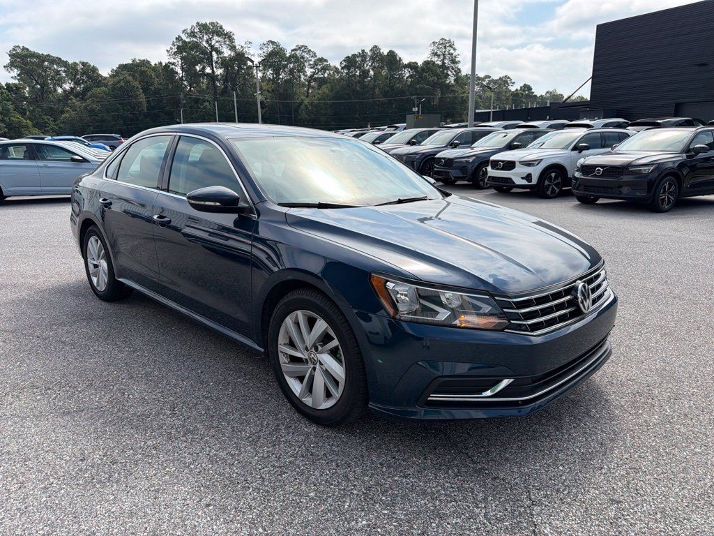 Used 2018 Volkswagen Passat 2.0T SE FWD image 1
