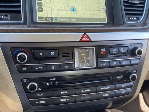 Used 2018 Genesis G80 3.8 RWD image 29