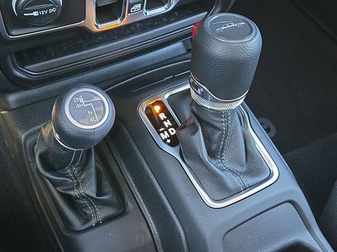 New 2025 Jeep Gladiator Sport image 28