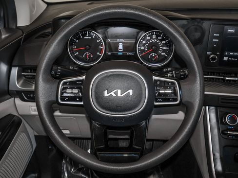 Used 2022 Kia Carnival LX FWD image 26