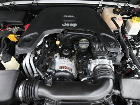 Used 2021 Jeep Gladiator Sport AWD/4WD image 19