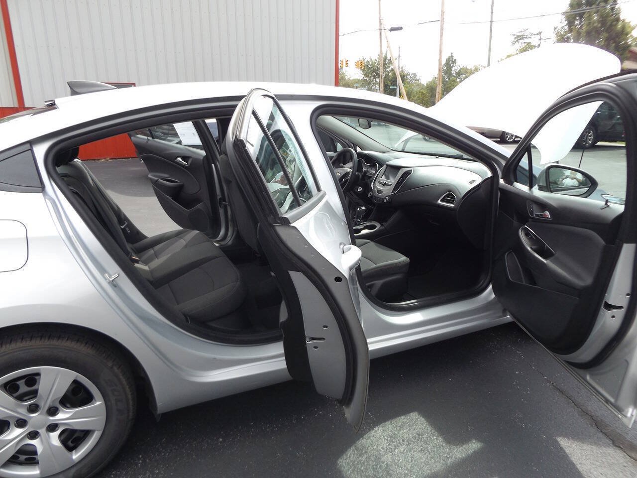 Used 2017 Chevrolet Cruze LS FWD image 20