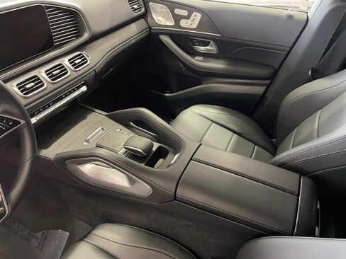 Used 2025 Mercedes-Benz GLE 450e 4MATIC w/ Winter Package image 28