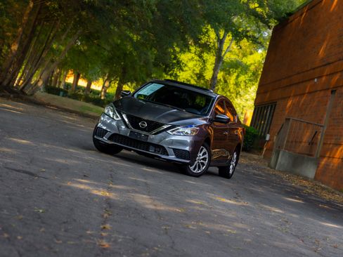 Used 2018 Nissan Sentra SV w/ Premium Package (P01) FWD image 21
