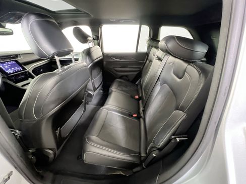 Used 2023 Jeep Grand Cherokee Altitude AWD/4WD image 24