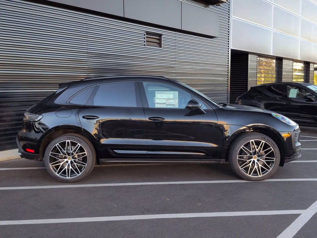 Certified 2026 Porsche Macan AWD/4WD image 8