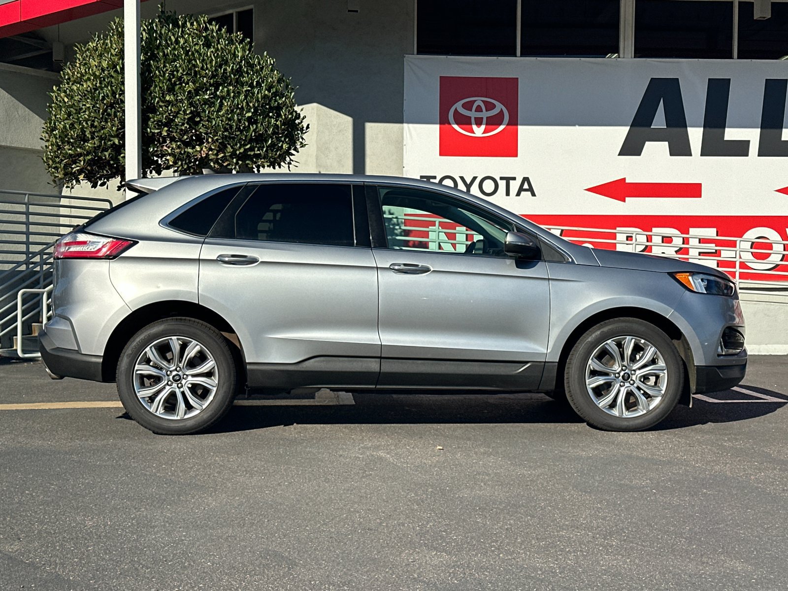 Used 2024 Ford Edge Titanium AWD/4WD image 6