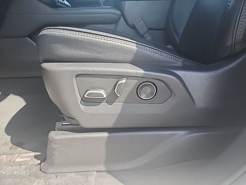 Used 2025 GMC Yukon XL Denali image 21