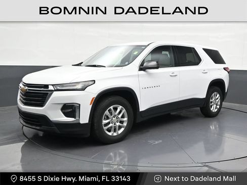 Used 2022 Chevrolet Traverse LS FWD image 1
