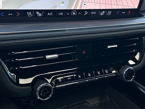 New 2025 Chevrolet Suburban Premier image 23