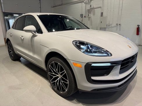 Used 2024 Porsche Macan AWD/4WD image 3