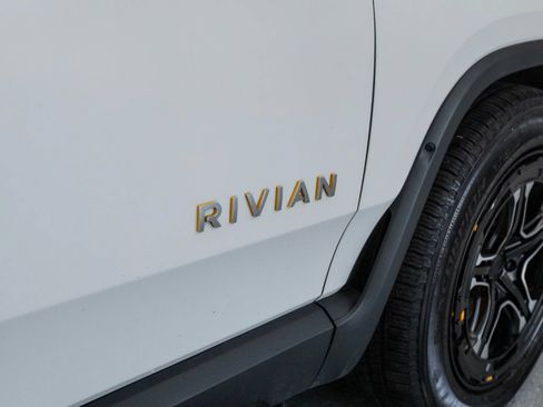 Used 2023 Rivian R1S Adventure AWD/4WD image 10