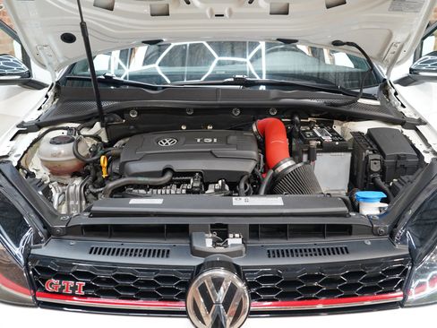 Used 2019 Volkswagen GTI SE image 29