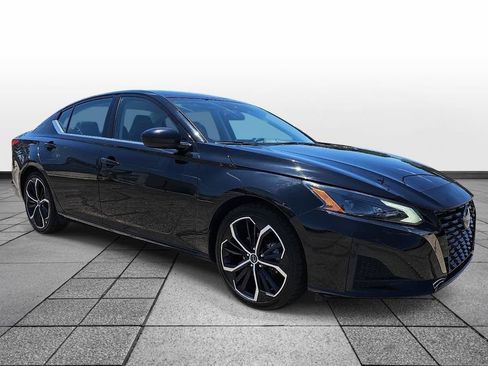 Used 2024 Nissan Altima 2.5 SR FWD image 3
