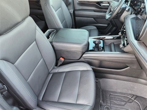 Certified 2025 Chevrolet Suburban Z71 w/ Z71 Off-Road Package image 14