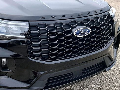 Used 2025 Ford Explorer ST-Line AWD/4WD image 31