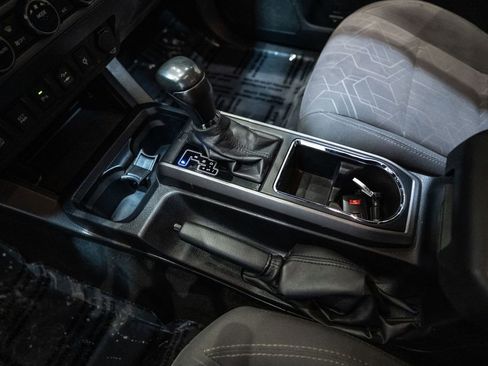 Used 2017 Toyota Tacoma TRD Off-Road image 19